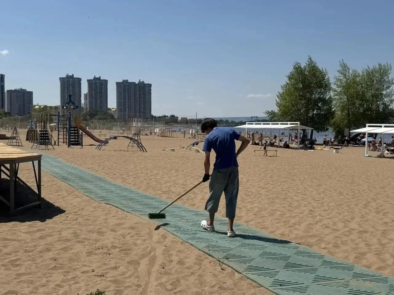 Жители Энгельса остались довольны обновлённым городским пляжем Жители Энгельса остались довольны обновлённым городским пляжем